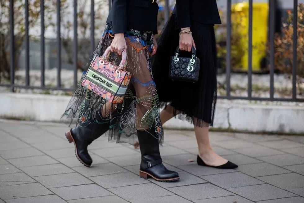 Spódnica tiulowa stylizacje na sportowo – stwórz modne i wygodne outfity