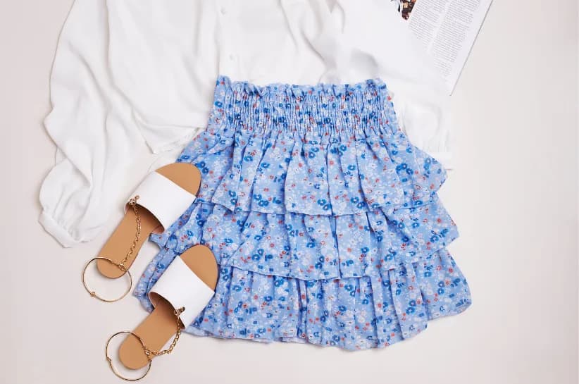 Co ubrać do spódniczki rozkloszowanej, aby wyglądać zjawiskowo?